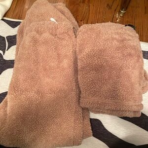 Fuzzy Sweatsuit With Crop Top And Joggers